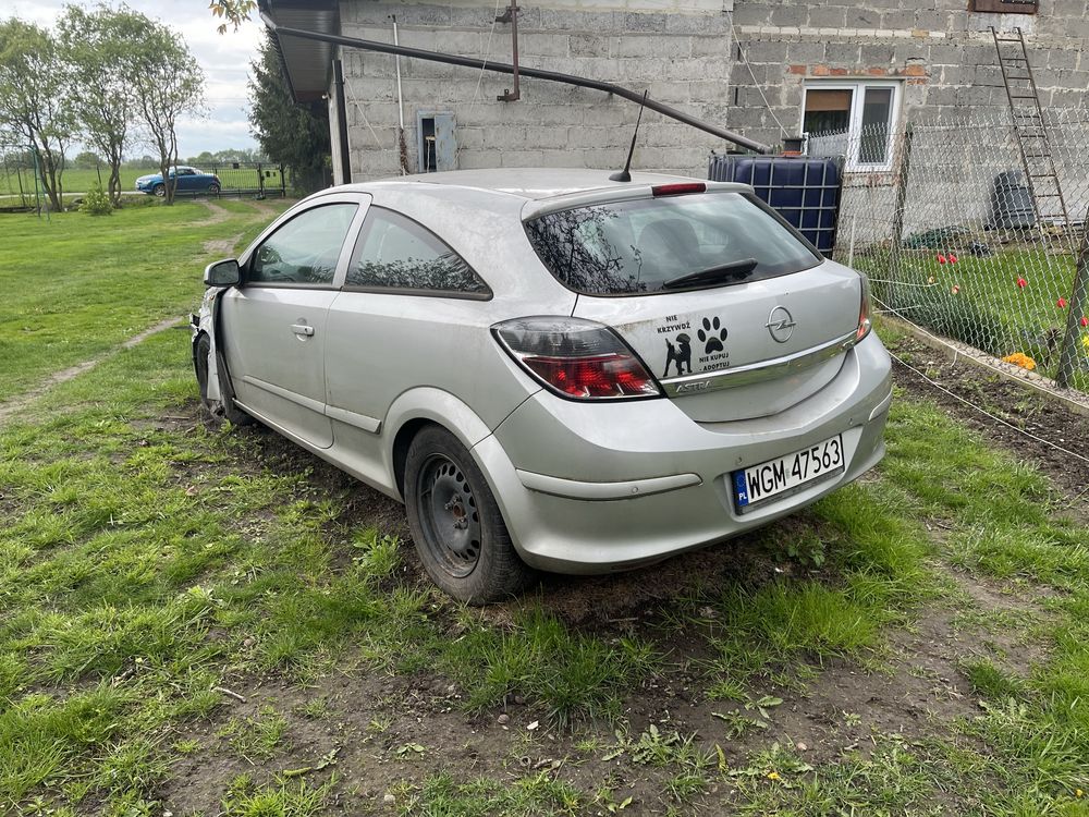 Opel Astra H 1.6 GTC 175tyś. Lekko uszkodzona