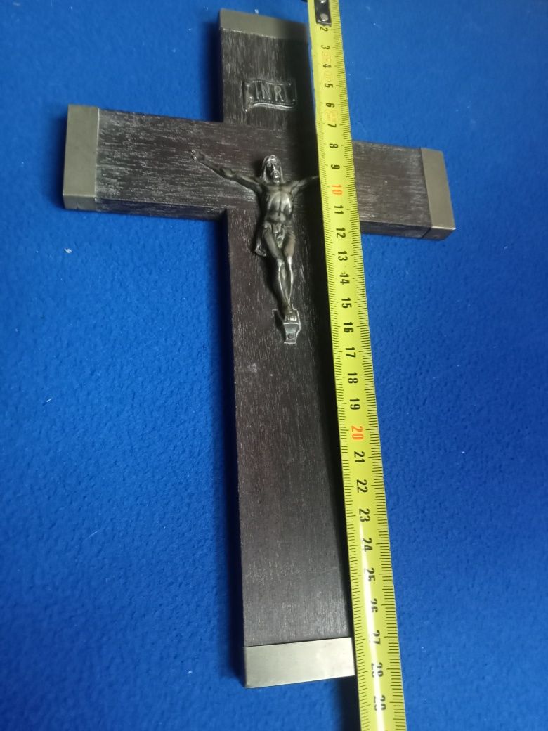 Crucifixo em pau santo e prata