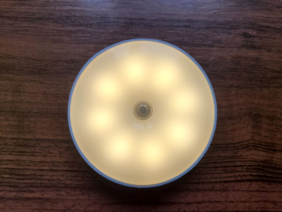 Світильник з датчиком руху