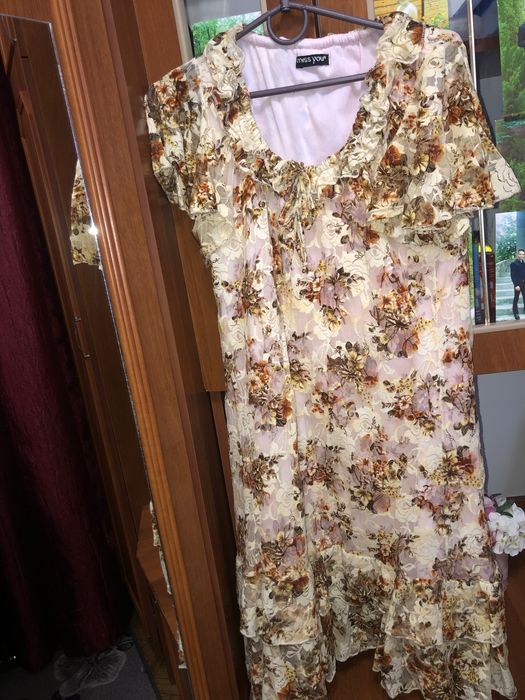 продам гарні нарядні платячка та спіднички