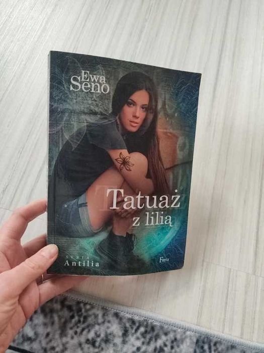 książka Tatuaż z lilią, Ewa Seno