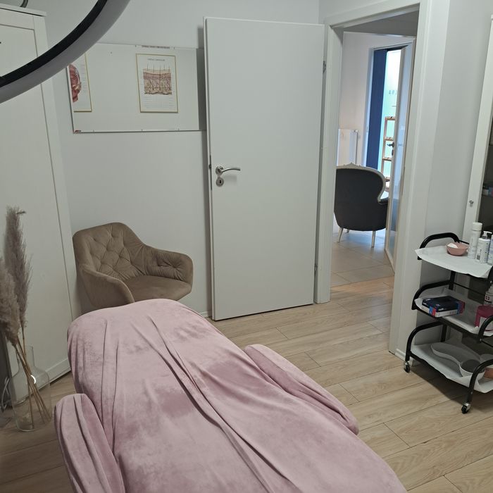 Podnajme stanowisko do manicure .SZCZEPIN