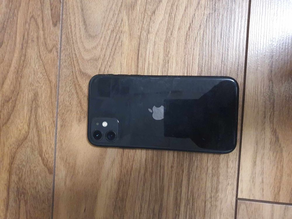 Iphone 11 okazja wyglada jak nowy