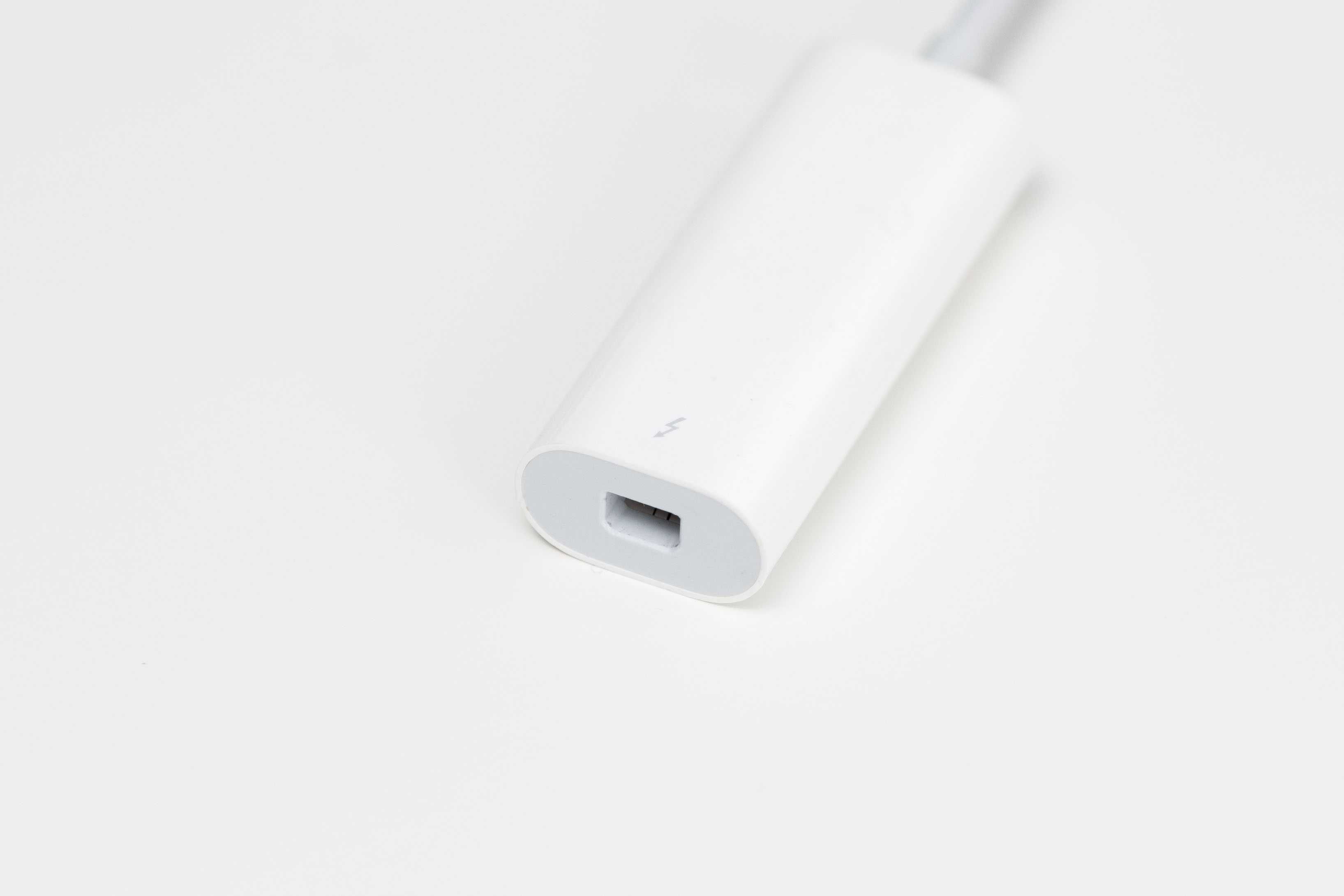 Адаптер Apple Thunderbolt 3 USB-C to Thunderbolt 2 A1790 MMEL2