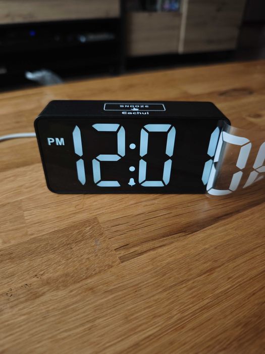 Cyfrowy budzik LED z portem ładowania USB