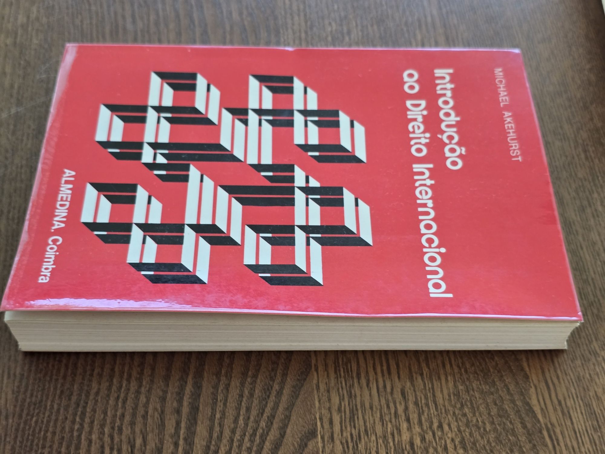 Livros jurídicos / Direito / 1 = 5€ / 10 = 40€