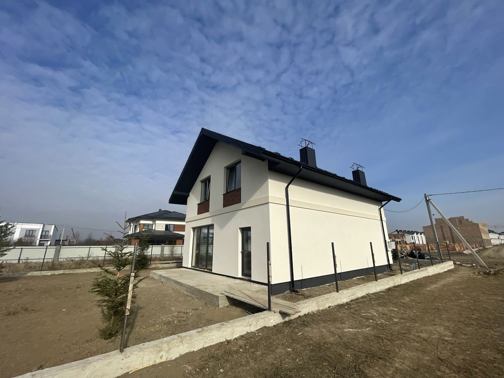 Приватний будинок з зімельною ділянкою 7 соток