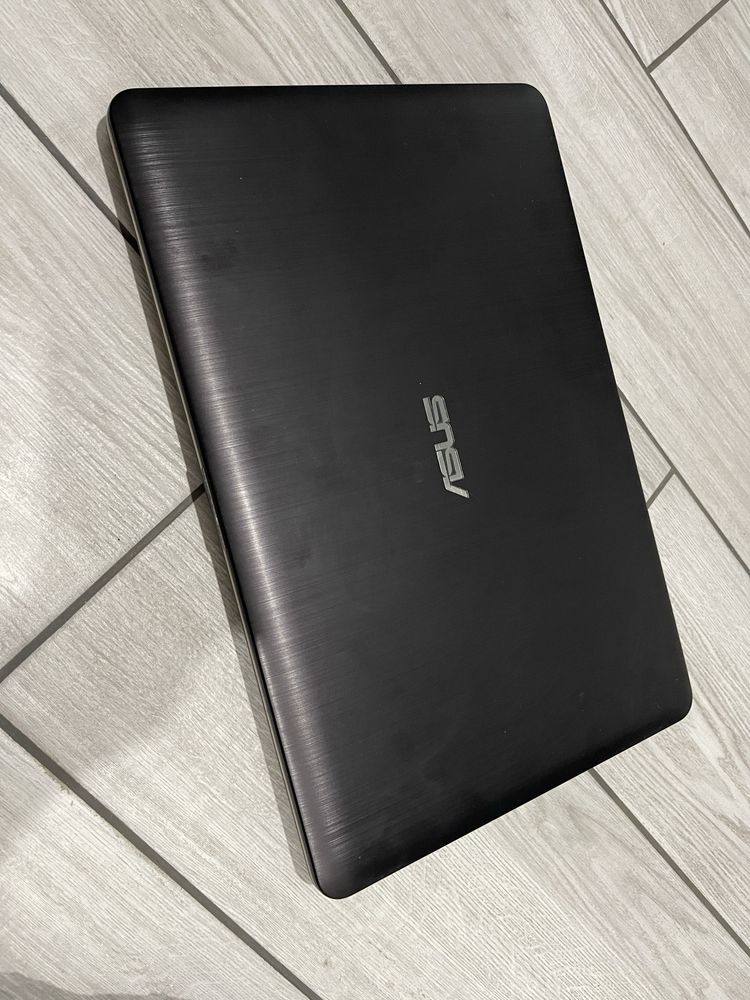 Ноутбук ASUS