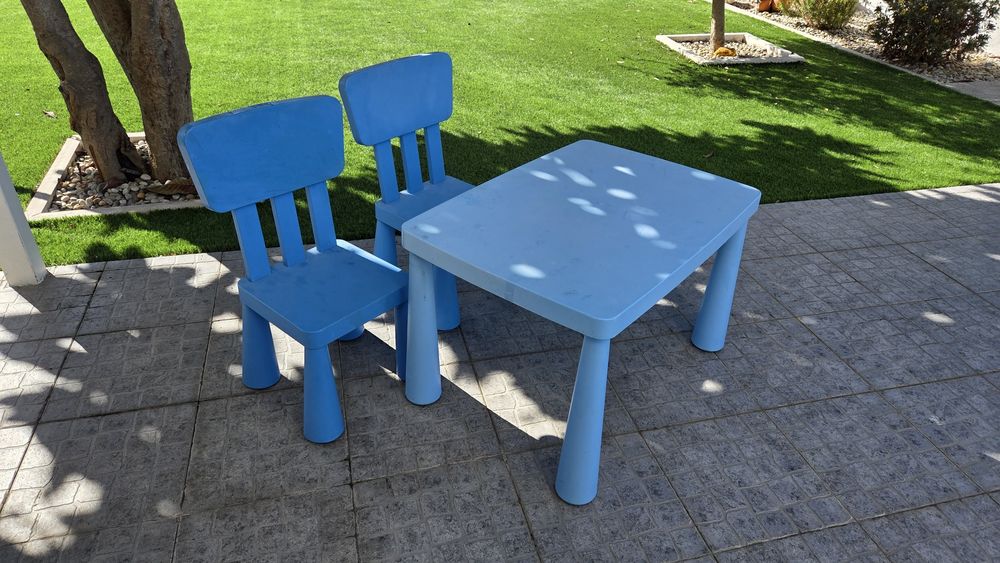 Mesa e duas cadeiras de criança - Ikea Mammut