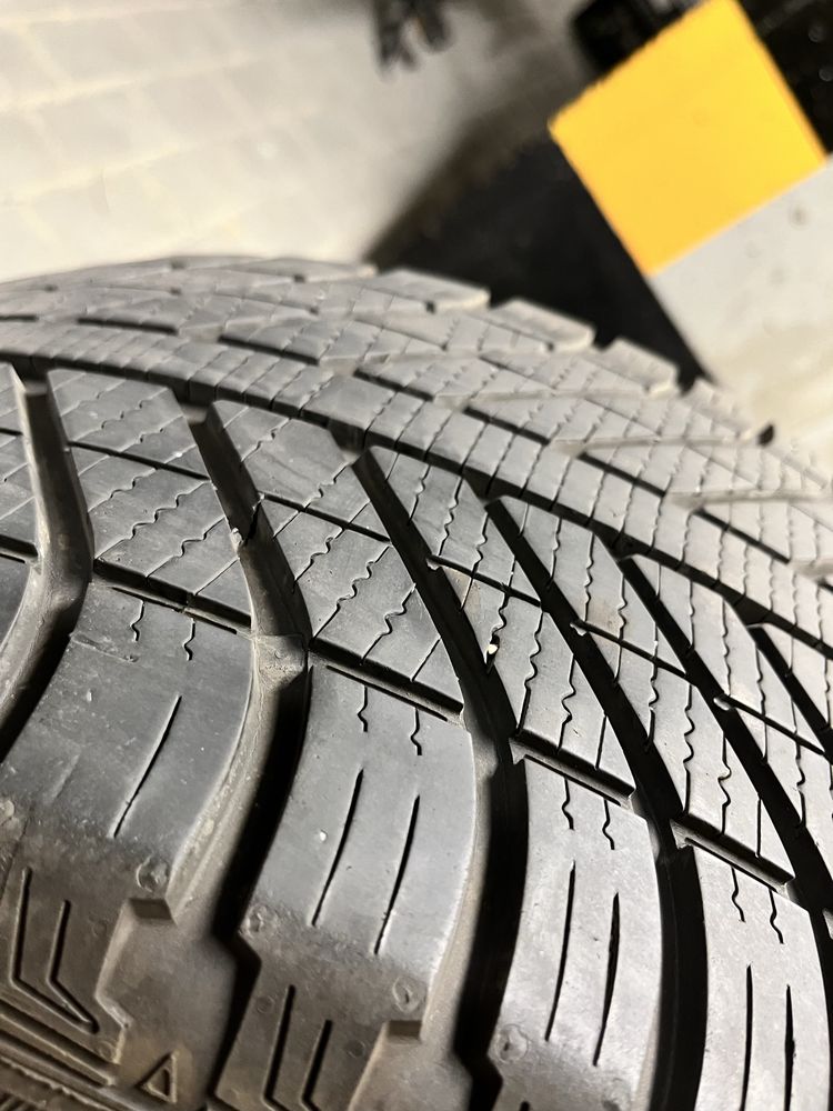 Opony caloroczne Goodyear Vector 4 seasons 235 / 50 / 17 96 V 2021