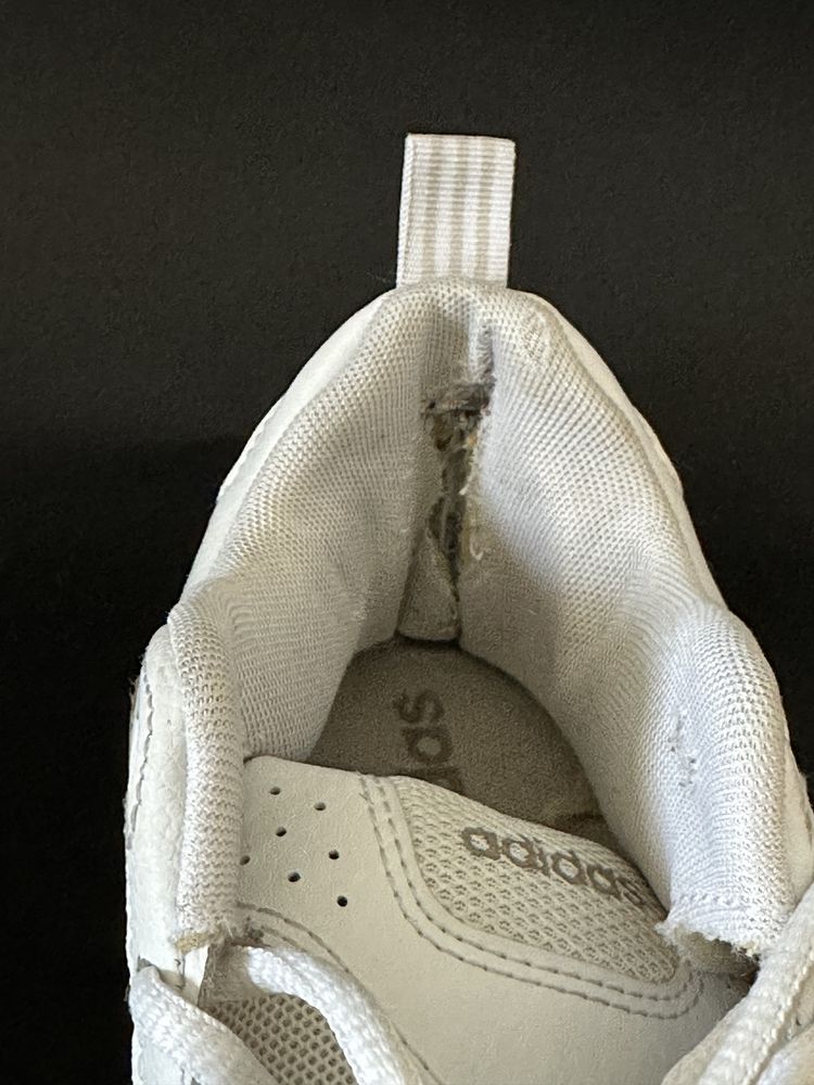 Кросівки Adidas Strutter