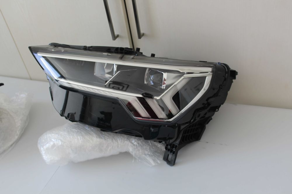 Farol Dianteiro Esquerdo Full LED Audi RS Q3 (F3) (2019–2023) – OEM