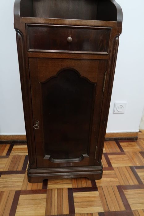 Movel com porta e gaveta