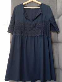 Granatowa sukienka z koronką Reserved M