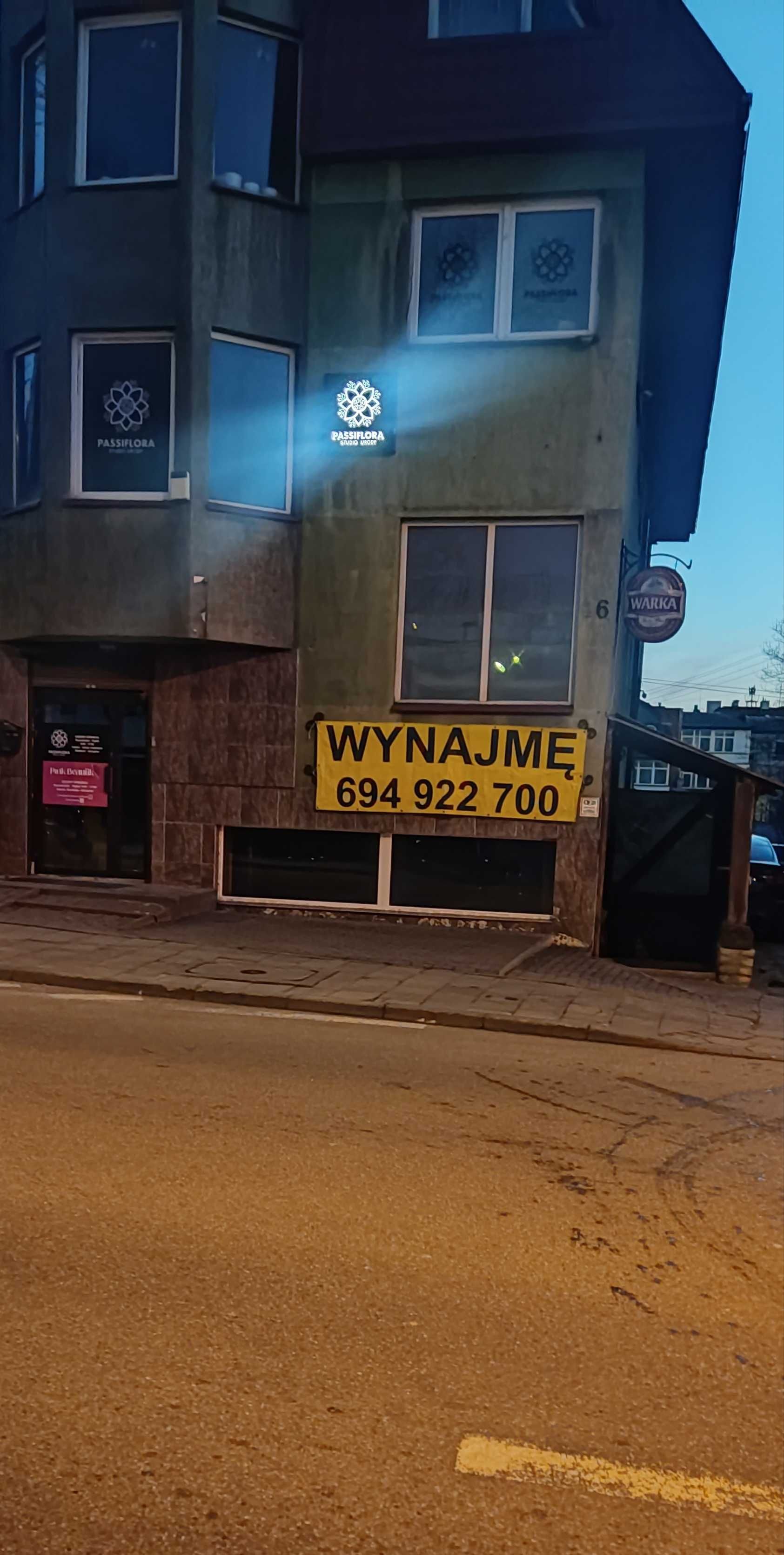 Centrum  przy ulicy  o powierzchni 90 m2 parter - bez pośredników