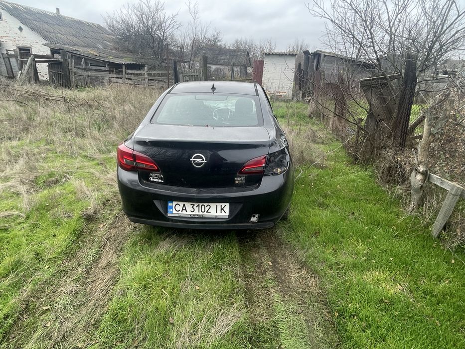 Продам Опель астра j 1,6cdti