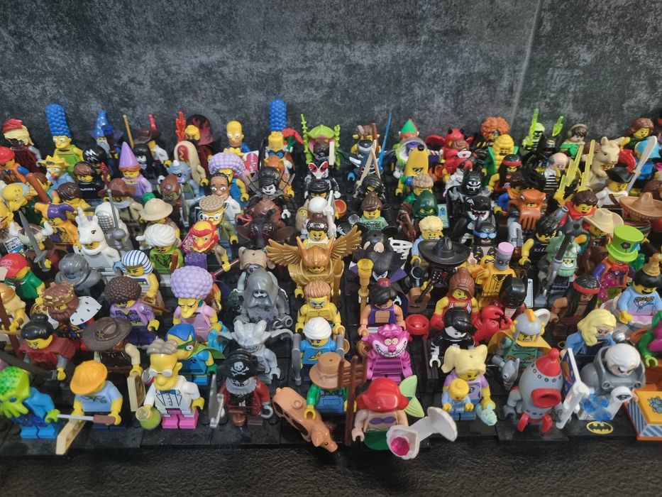 Kolekcja LEGO Minifigures – 330 sztuk minifigurek