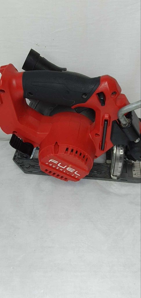 Pilarka piła przecinarka Milwaukee M18 CCS55