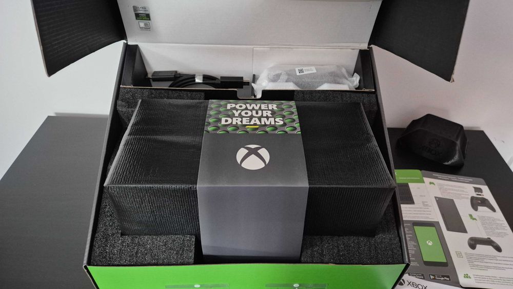 Konsola XBOX Series X | 5 gier | mało używana