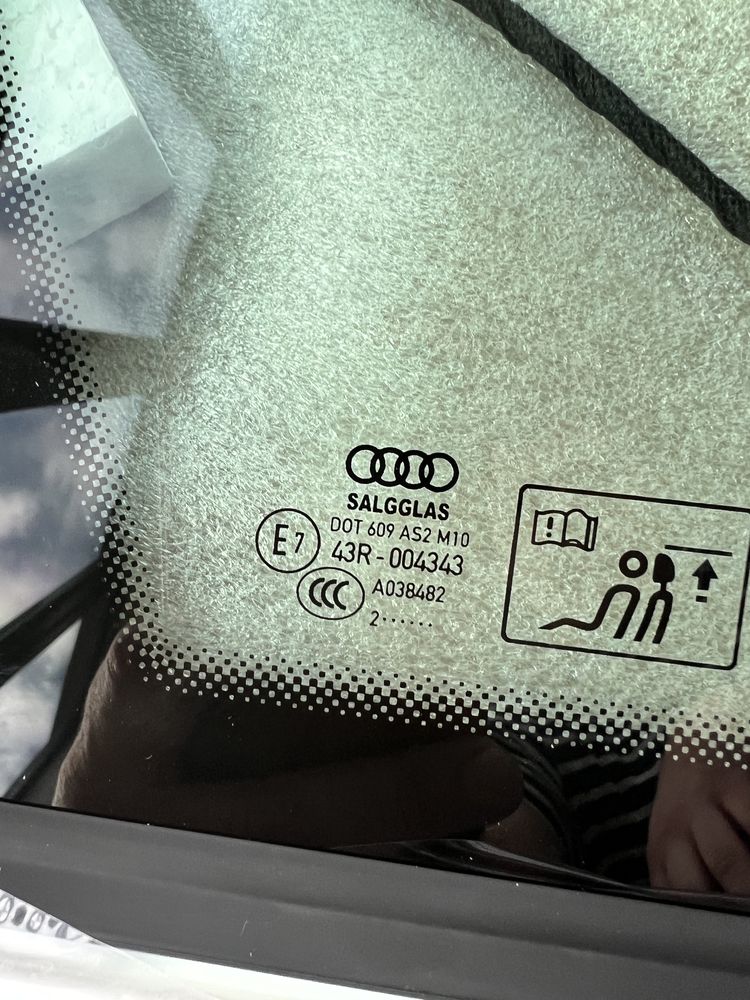 Заднее левое боковое стекло (форточка) для Audi Q7 4M (с 2016 года)