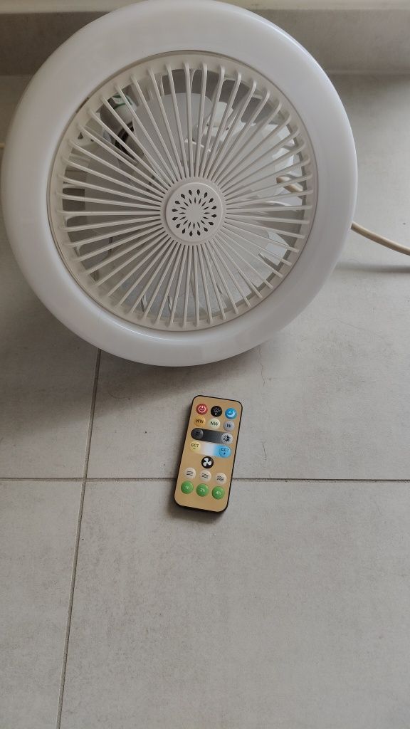 Sprzedam lampę sufitową z wentylatorem na gwint E27