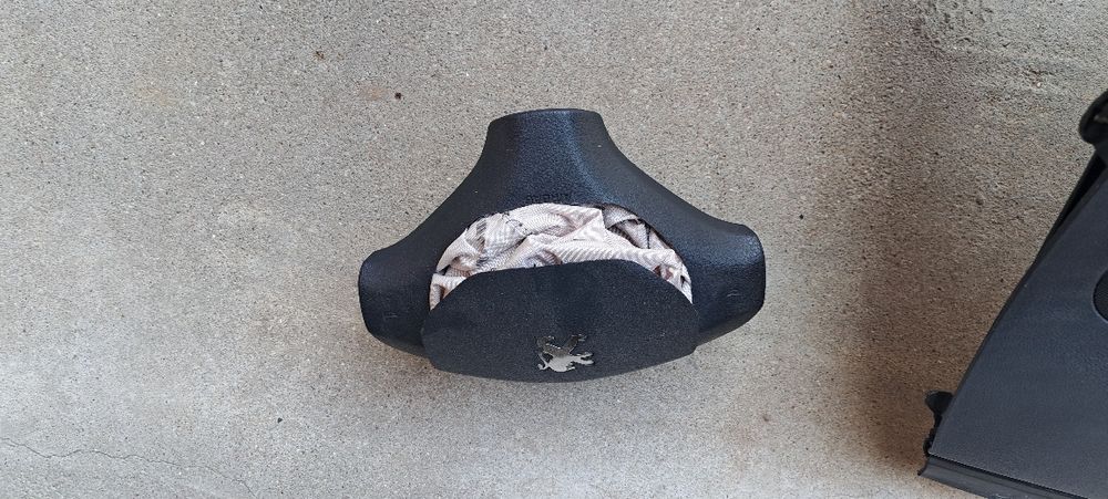 Deska kolpit peugeot 3008