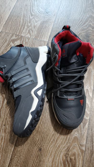 Чоловічі черевики зимові кросівки