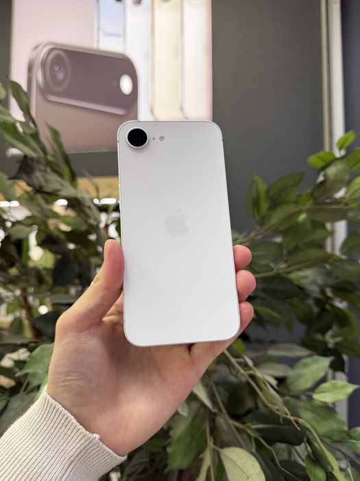 iPhone 16e 256GB White