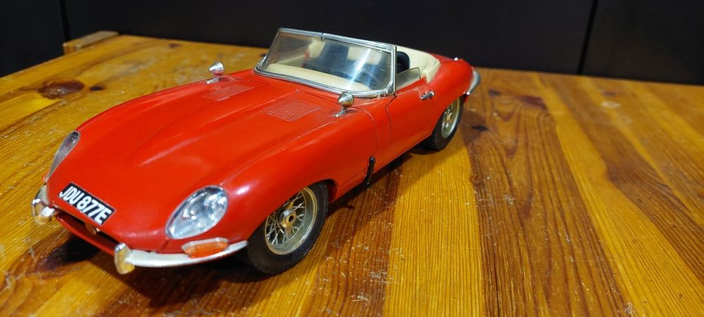 Model 1:18 Jagura E Type Bburago