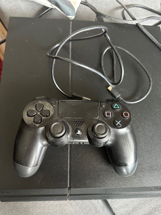 Vendo PS4 slim boas condições