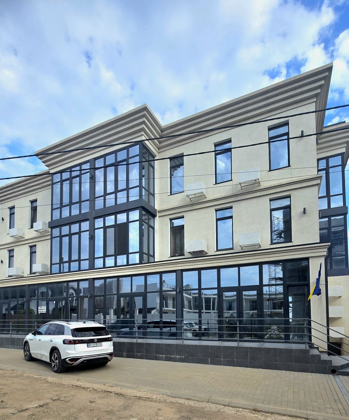 Прекрасная коммерция 51м2 в сданном комплексе CRYSTAL HOUSE