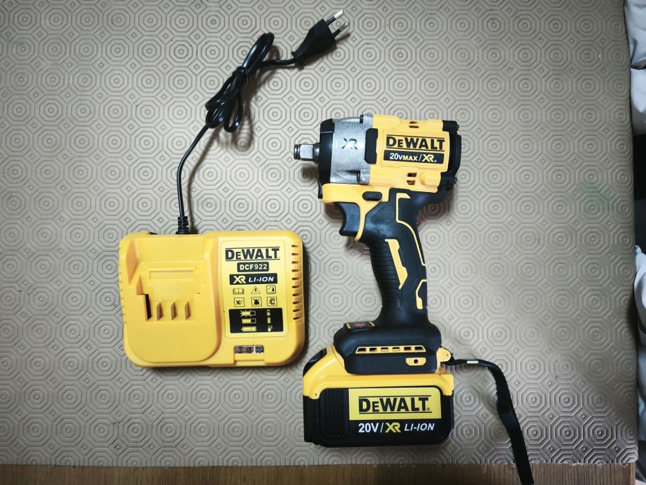 Chave de impacto caixa/bits + bateria + carregador