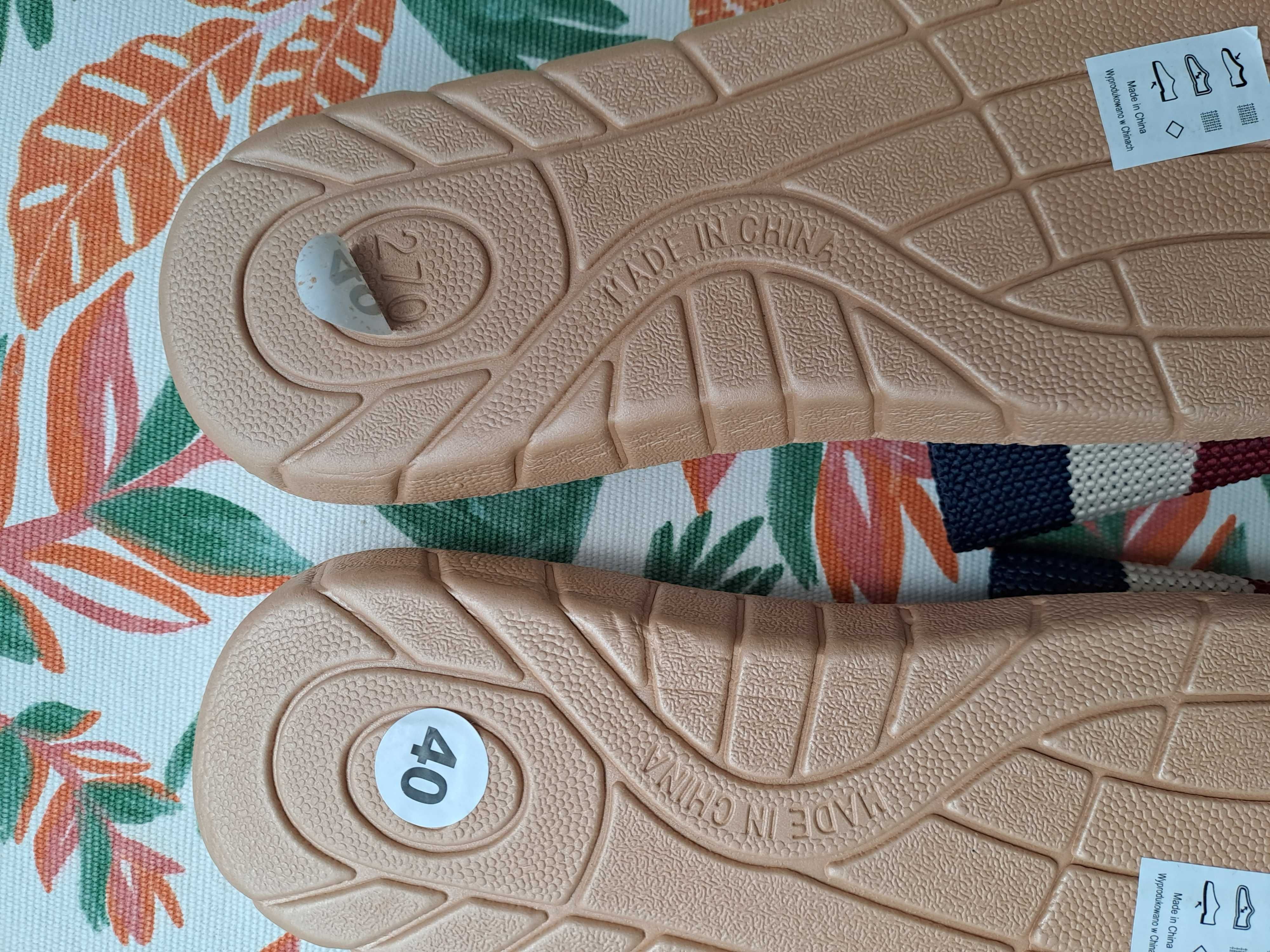 Lekkie klapki letnie z naturalną wkładką, w kolorowe paski, rozm. 40