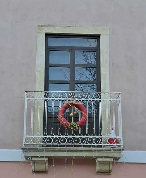Portas e janelas em Alumínio castanho com vidro simples