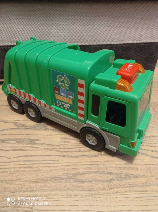 Duża zabawka śmieciarka z dżwiękami i ruchomymi elementami