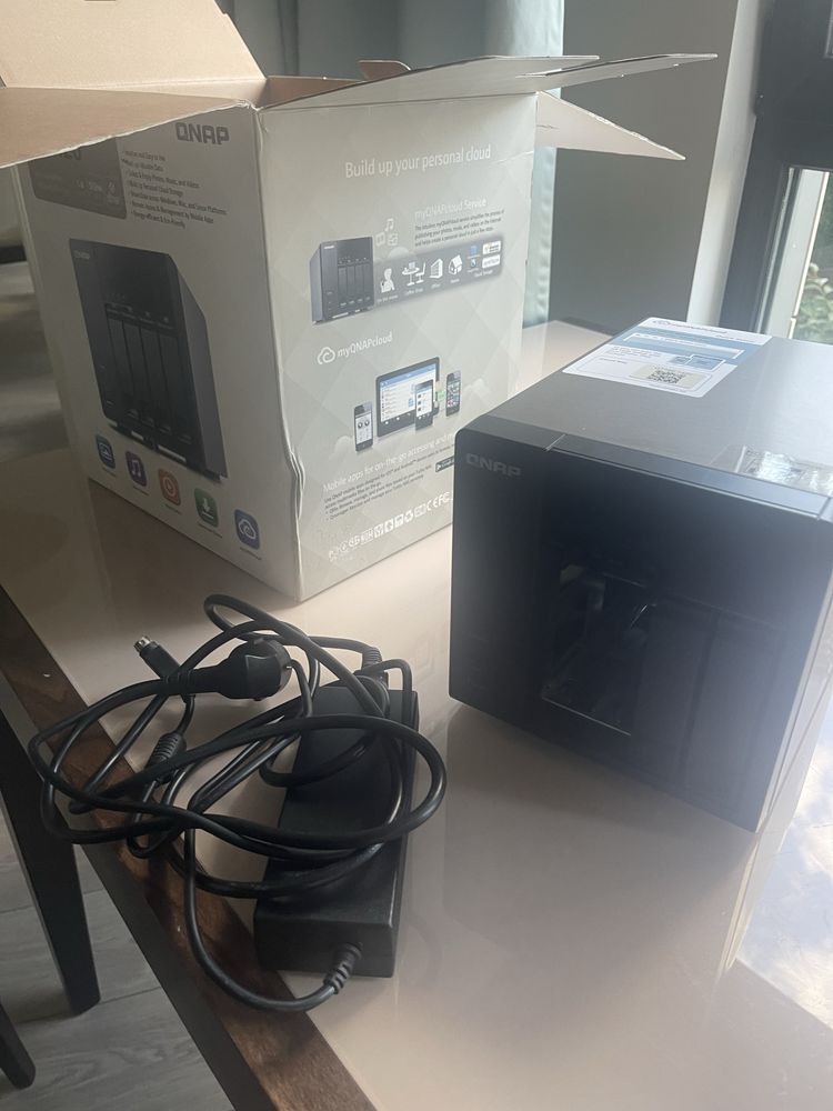 QNAP 420  бокс на 4 диска