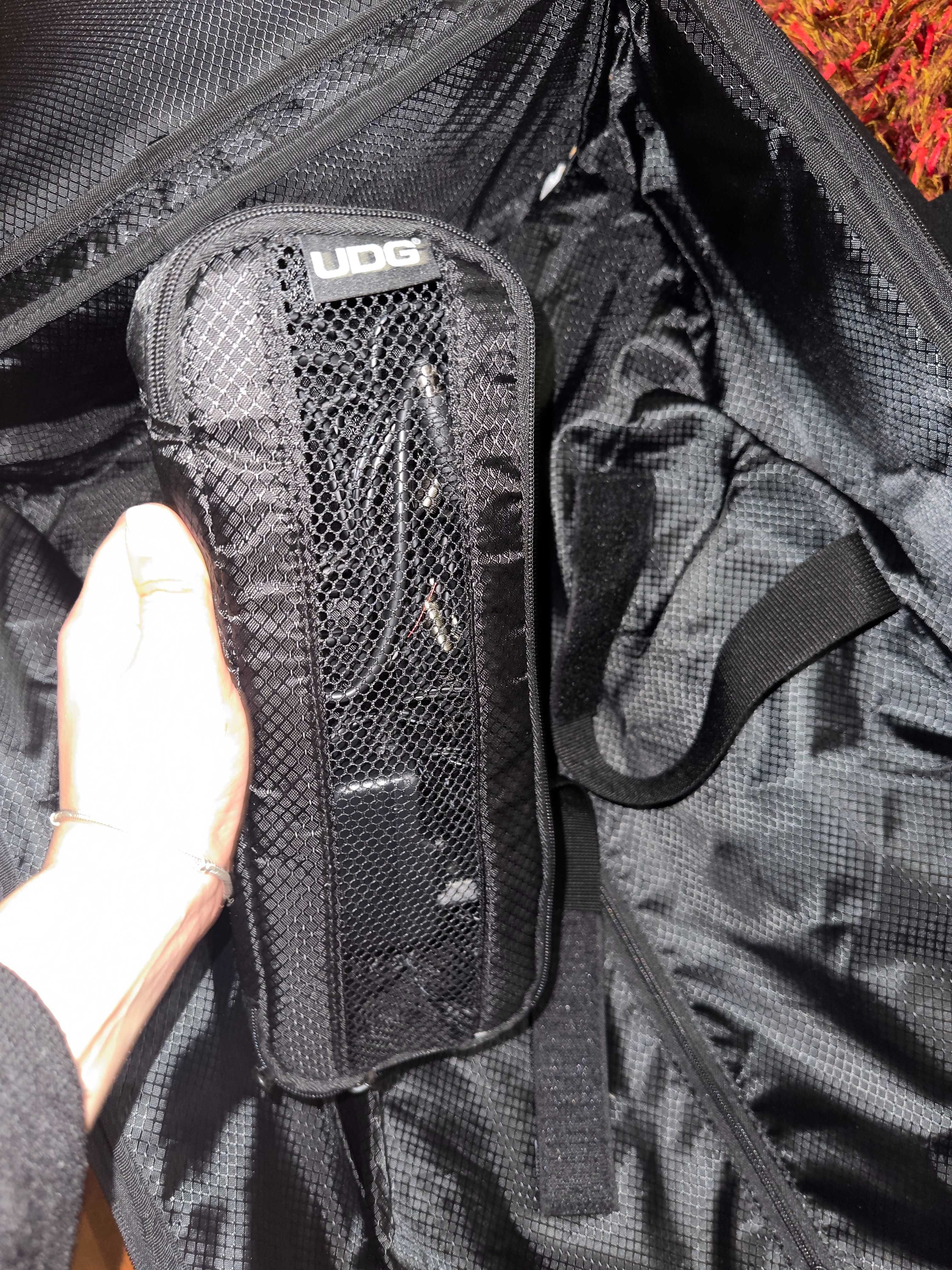 Mala UDG DJ transporte de Controladoras + PC, com estojo para cabos