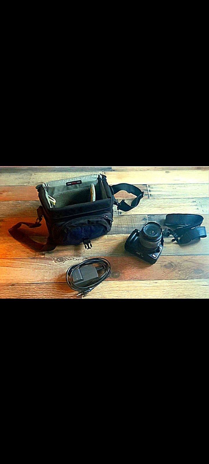 Aparat Canon EOS z obiektywem