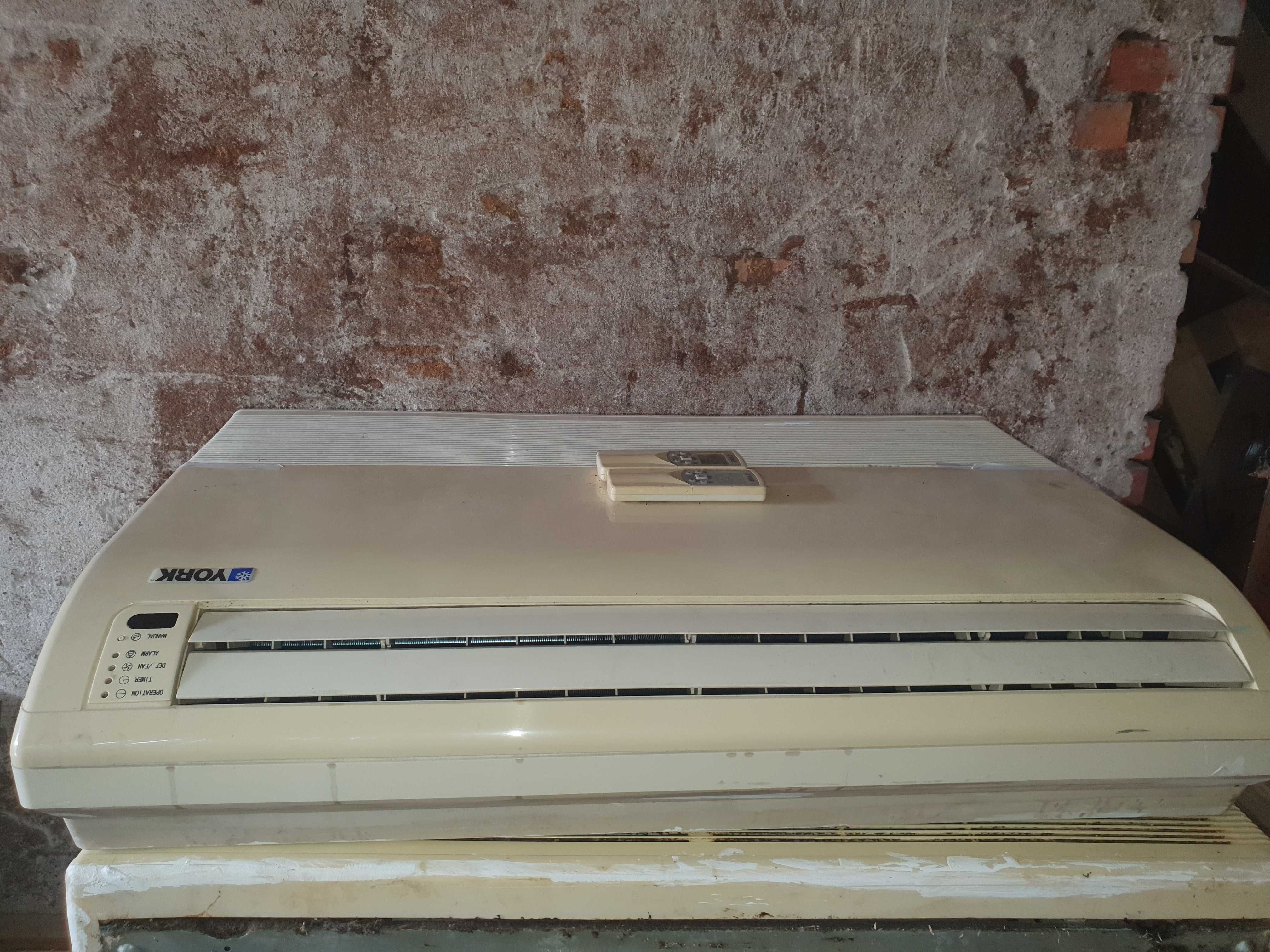 Klimatyzator marki York 7,5 kW (typu podstropowego, konsola))