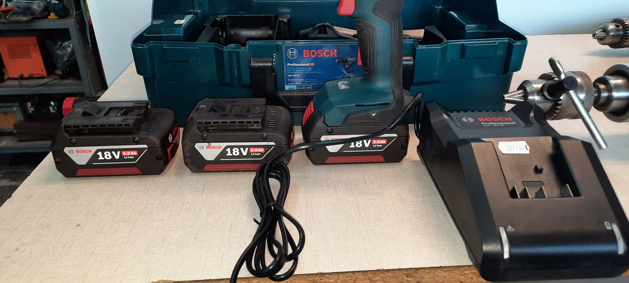 Aparafusadora Bosch GSB18-55 com martelo