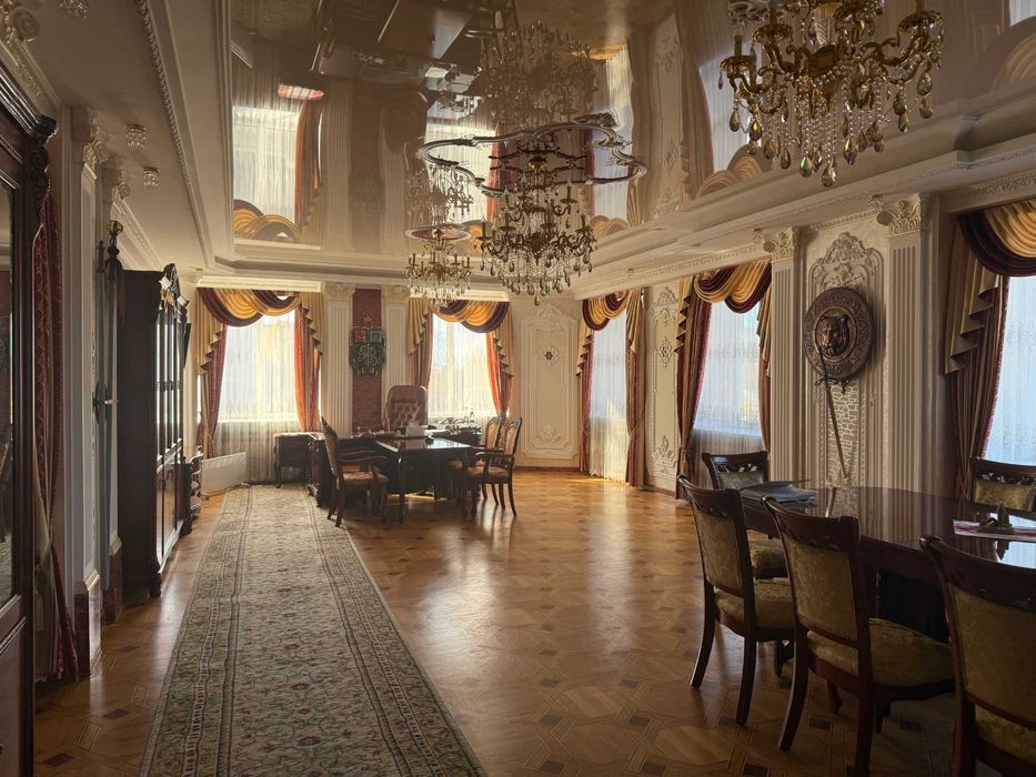 Продається 5-поверховий офісний центр з ремонтом у Вінниці