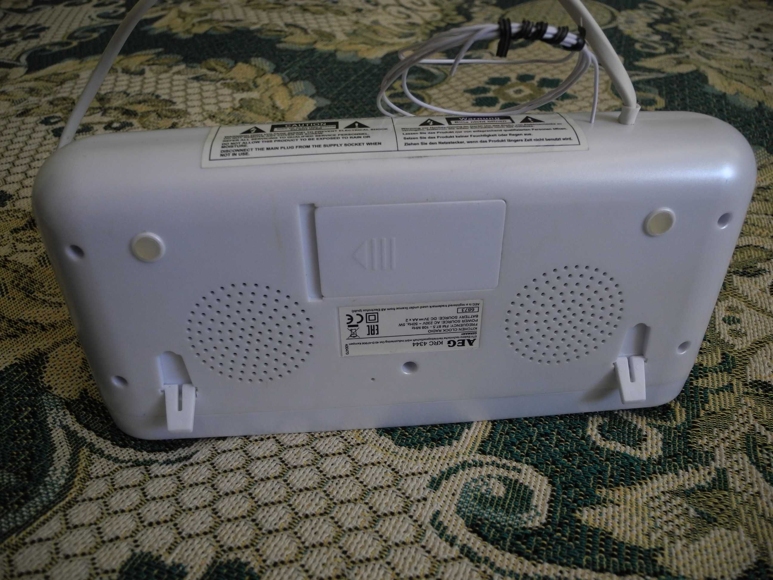 Фірмовий радіогодинник AEG KRC 4344