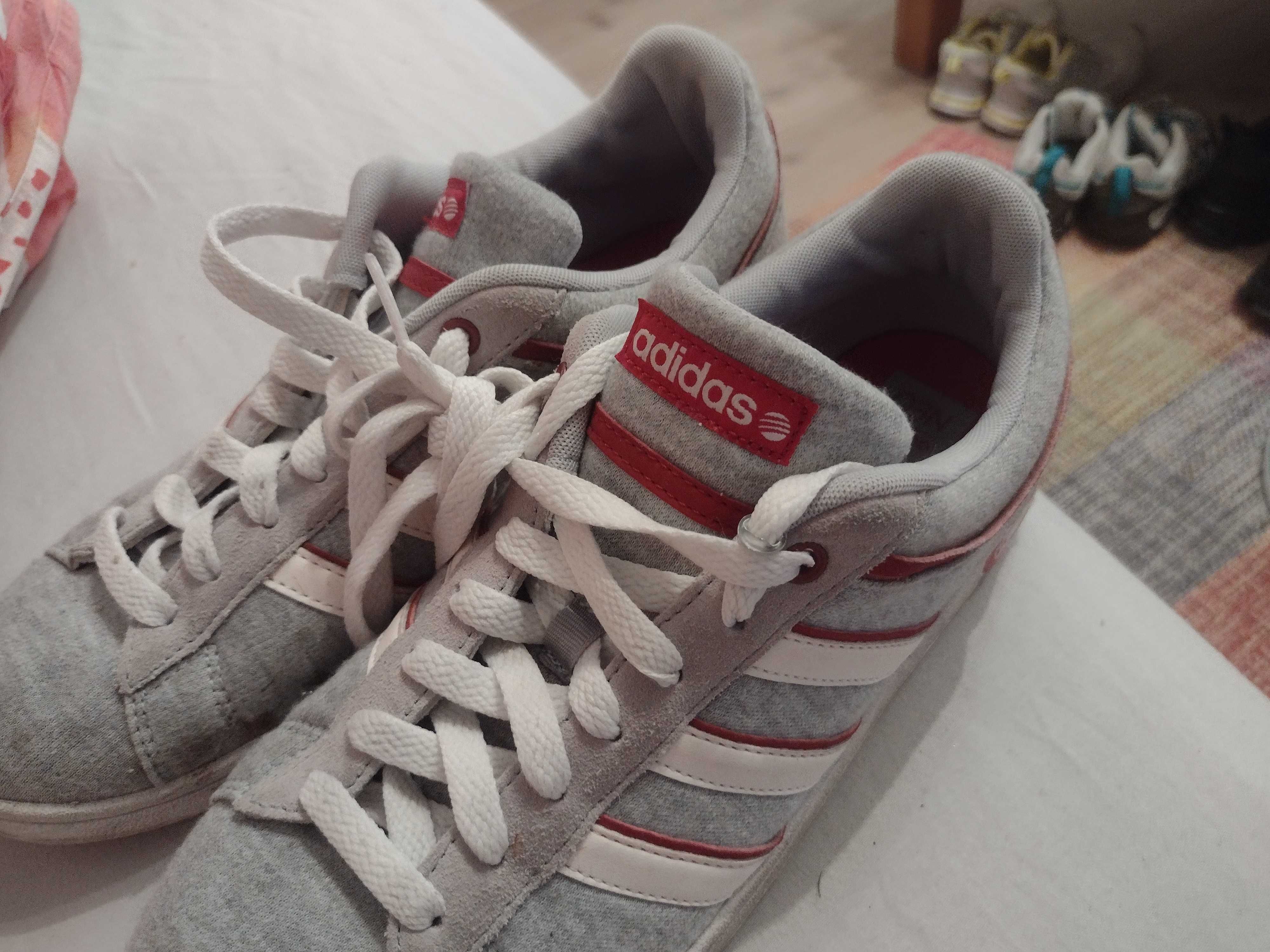 Buty sportowe marki Adidas Neo . Rozmiar 41 i 1/3 .