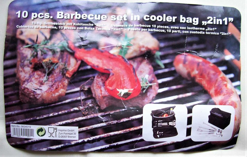 Zestaw akcesoriów do grilla z torbą termiczną.