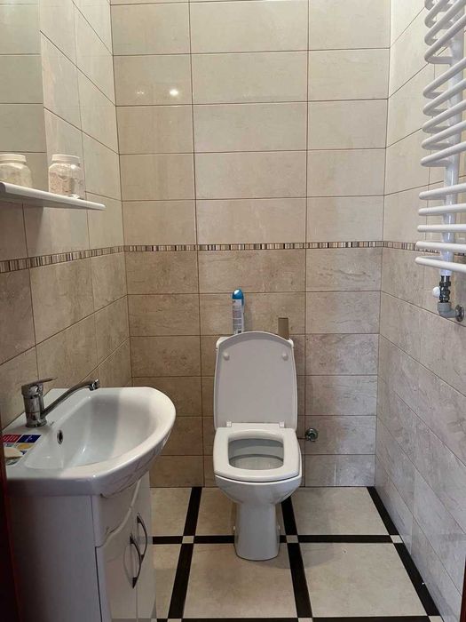 Продається сучасний приватний будинок с. Угринів 252 м2, 10 сот землі