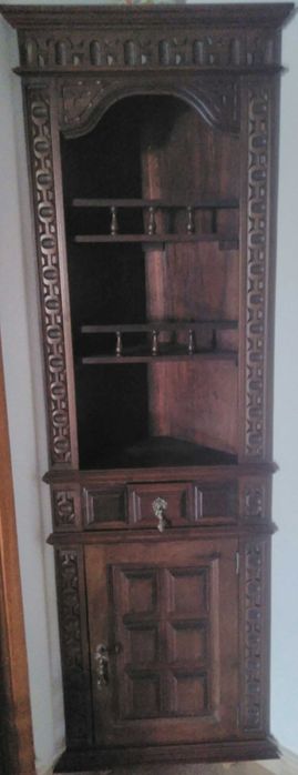 Movel de canto com três parteleiras