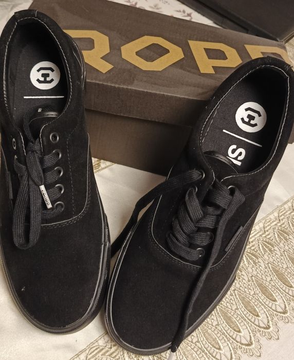 Nowe trampki firmy Cropp