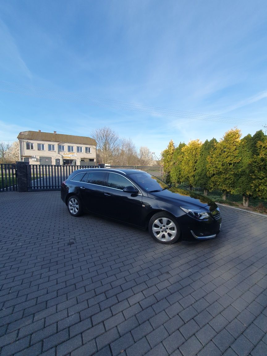 Opel Insignia. 2.0 2015. Gotowa w przyjemne trasy!