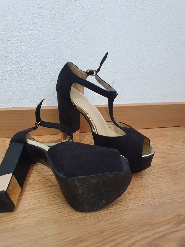 Sapato alto preto