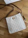 Torebka Michael Kors listonoszka na ramię z monogramem